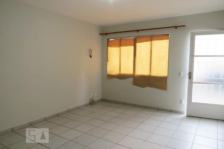 Sala de casa de condomínio para alugar com 2 quartos, 85m² em Vila Mazzei, São Paulo