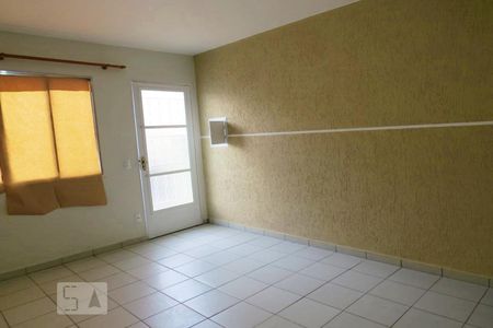 Sala de casa de condomínio para alugar com 2 quartos, 85m² em Vila Mazzei, São Paulo