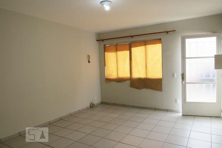 Sala de casa de condomínio para alugar com 2 quartos, 85m² em Vila Mazzei, São Paulo