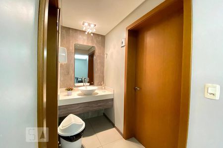 Apartamento à venda com 90m², 3 quartos e 2 vagas Apartamento à venda com 90m², 3 quartos e 2 vagasÁrea comum -banheiro Salão de festas