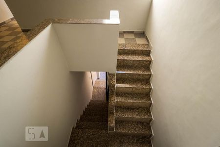 Escada de casa para alugar com 1 quarto, 70m² em Quarta Parada, São Paulo
