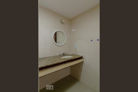 Banheiro de apartamento para alugar com 1 quarto, 67m² em Ondina, Salvador