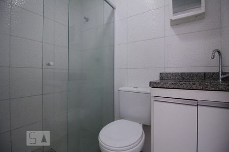 Banheiro de kitnet/studio para alugar com 1 quarto, 21m² em Vila Moreira, São Paulo