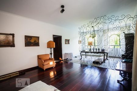 Sala de casa à venda com 4 quartos, 450m² em Vila Tramontano, São Paulo