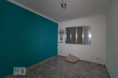 Quarto 2 de casa para alugar com 2 quartos, 150m² em Vila Ivone, São Paulo