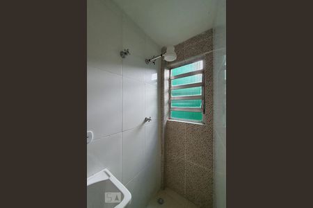 Banheiro de kitnet/studio para alugar com 1 quarto, 28m² em Sé, São Paulo