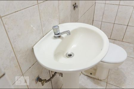Banheiro de casa para alugar com 1 quarto, 42m² em Cidade Domitila, São Paulo