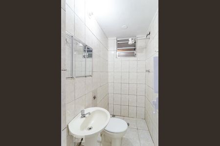 Banheiro de casa para alugar com 1 quarto, 50m² em Cidade Domitila, São Paulo