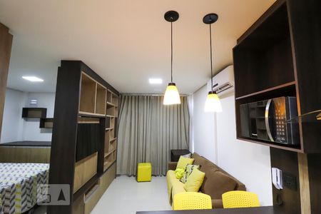 Sala de kitnet/studio para alugar com 1 quarto, 34m² em Setor Bueno, Goiânia