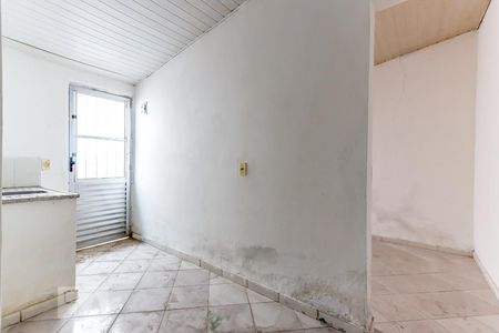 Sala e Cozinha de casa para alugar com 1 quarto, 25m² em Vila Germinal, São Paulo