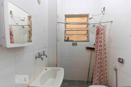 Banheiro de kitnet/studio para alugar com 1 quarto, 24m² em Centro, Rio de Janeiro