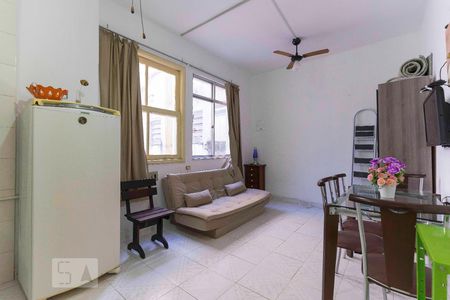 Sala/Quarto de kitnet/studio para alugar com 1 quarto, 24m² em Centro, Rio de Janeiro