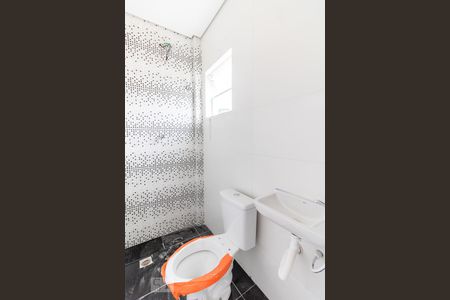Banheiro de apartamento para alugar com 1 quarto, 28m² em Vila Medeiros, São Paulo