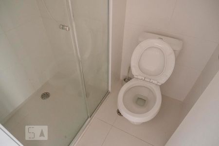 Banheiro de kitnet/studio para alugar com 1 quarto, 24m² em Vila Madalena, São Paulo