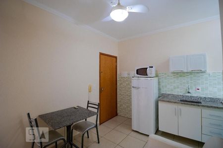 Sala e Cozinha de apartamento à venda com 1 quarto, 30m² em Parque Rural Fazenda Santa Cândida, Campinas