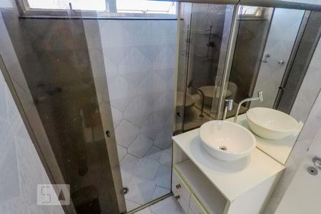 Banheiro de apartamento à venda com 2 quartos, 52m² em Vila Monumento, São Paulo