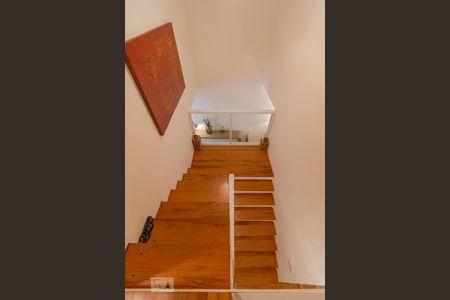 Escadas de casa para alugar com 4 quartos, 380m² em Santo Amaro, São Paulo