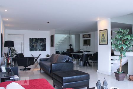 Sala de apartamento para alugar com 4 quartos, 350m² em Barra da Tijuca, Rio de Janeiro