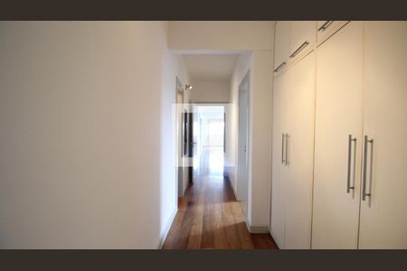 Corredor de apartamento para alugar com 4 quartos, 186m² em Real Parque, São Paulo