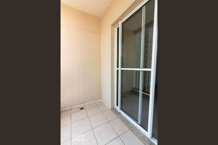 Varanda de apartamento para alugar com 3 quartos, 65m² em Umuarama, Osasco