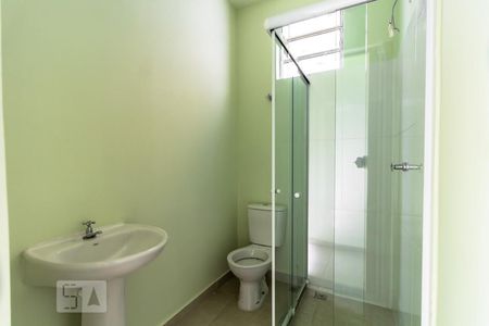 Banheiro de kitnet/studio para alugar com 1 quarto, 30m² em Pitangueiras, Rio de Janeiro
