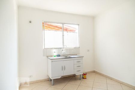 Sala e cozinha de casa para alugar com 1 quarto, 55m² em Jardim Danfer, São Paulo