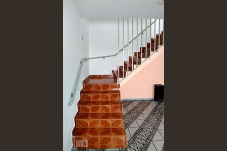 Escada de casa à venda com 3 quartos, 150m² em Taboão, Diadema