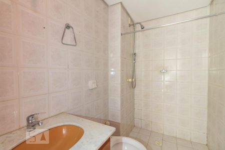 Banheiro de apartamento para alugar com 1 quarto, 53m² em Petrópolis, Porto Alegre
