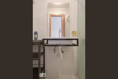 Banheiro de kitnet/studio para alugar com 2 quartos, 70m² em Santa Cecília, São Paulo