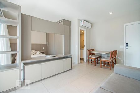 Sala e Sala de Jantar de apartamento para alugar com 1 quarto, 55m² em Vila Gertrudes, São Paulo