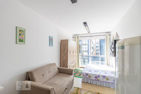 Sala/Cozinha de kitnet/studio para alugar com 1 quarto, 27m² em Centro, Curitiba