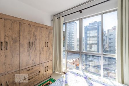 Quarto de kitnet/studio para alugar com 1 quarto, 27m² em Centro, Curitiba