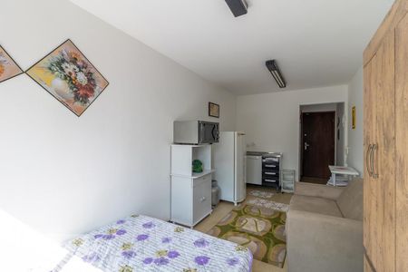 Quarto de kitnet/studio para alugar com 1 quarto, 27m² em Centro, Curitiba