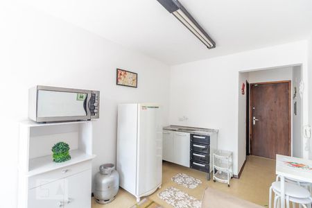 Sala/Cozinha de kitnet/studio para alugar com 1 quarto, 27m² em Centro, Curitiba