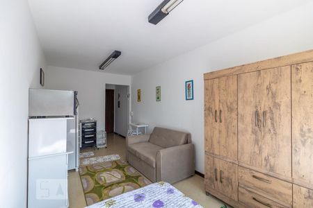 Quarto de kitnet/studio para alugar com 1 quarto, 27m² em Centro, Curitiba