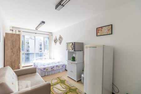 Sala/Cozinha de kitnet/studio para alugar com 1 quarto, 27m² em Centro, Curitiba