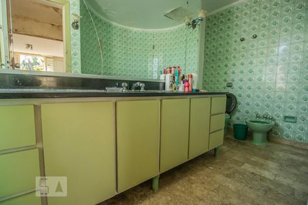 Casa para alugar com 600m², 4 quartos e 4 vagas Casa para alugar com 600m², 4 quartos e 4 vagasBanheiro da Suíte 1