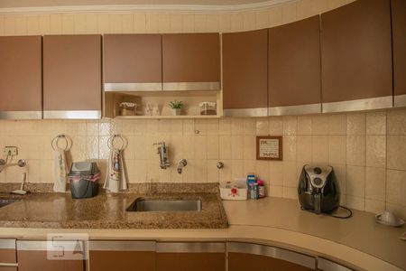 Casa para alugar com 600m², 4 quartos e 4 vagas Casa para alugar com 600m², 4 quartos e 4 vagasCozinha