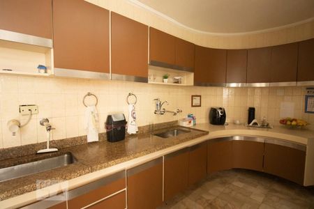 Casa para alugar com 600m², 4 quartos e 4 vagas Casa para alugar com 600m², 4 quartos e 4 vagasCozinha