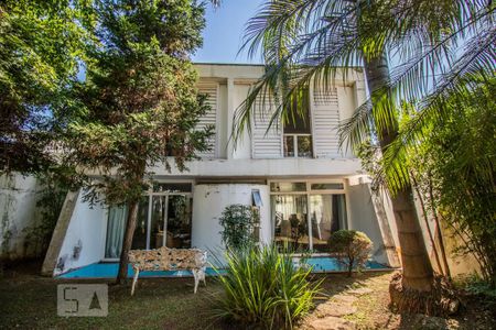 Casa para alugar com 600m², 4 quartos e 4 vagas Casa para alugar com 600m², 4 quartos e 4 vagasFachada Fundos