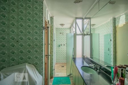 Casa para alugar com 600m², 4 quartos e 4 vagas Casa para alugar com 600m², 4 quartos e 4 vagasBanheiro da Suíte 1