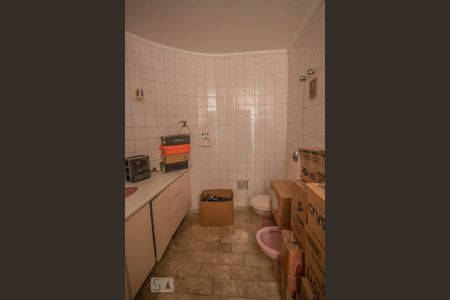 Casa para alugar com 600m², 4 quartos e 4 vagas Casa para alugar com 600m², 4 quartos e 4 vagasBanheiro da Suíte 2