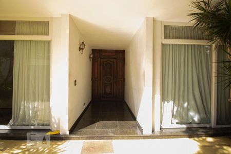 Casa para alugar com 600m², 4 quartos e 4 vagas Casa para alugar com 600m², 4 quartos e 4 vagasFachada