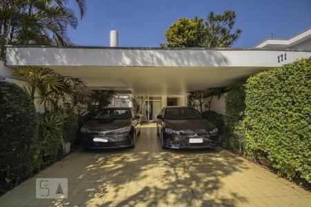 Casa para alugar com 600m², 4 quartos e 4 vagas Casa para alugar com 600m², 4 quartos e 4 vagasGaragem