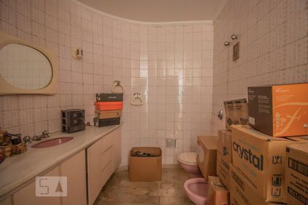 Casa para alugar com 600m², 4 quartos e 4 vagas Casa para alugar com 600m², 4 quartos e 4 vagasBanheiro da Suíte 2