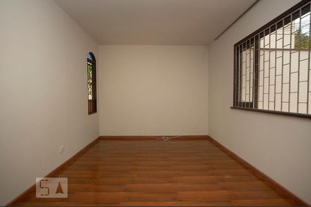 Casa para alugar com 118m², 3 quartos e 2 vagasSala