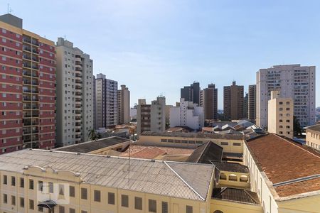 Vista da sala de apartamento à venda com 3 quartos, 84m² em Centro, Campinas