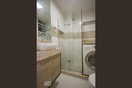 Banheiro Social de kitnet/studio para alugar com 1 quarto, 35m² em Botafogo, Rio de Janeiro