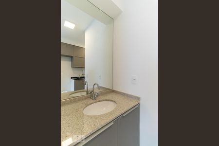 Banheiro de kitnet/studio à venda com 1 quarto, 24m² em Vila Madalena, São Paulo