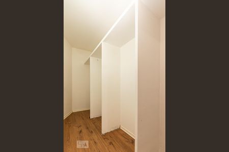 Closet quarto suíte  de casa para alugar com 3 quartos, 100m² em Vila Santa Inês, São Paulo